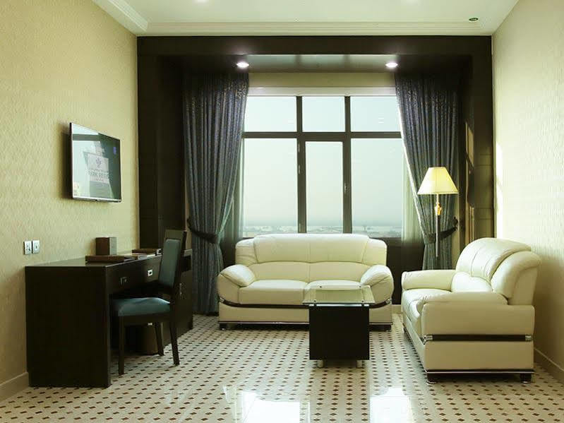 Park Regis Lotus Hotel Manama Exteriör bild