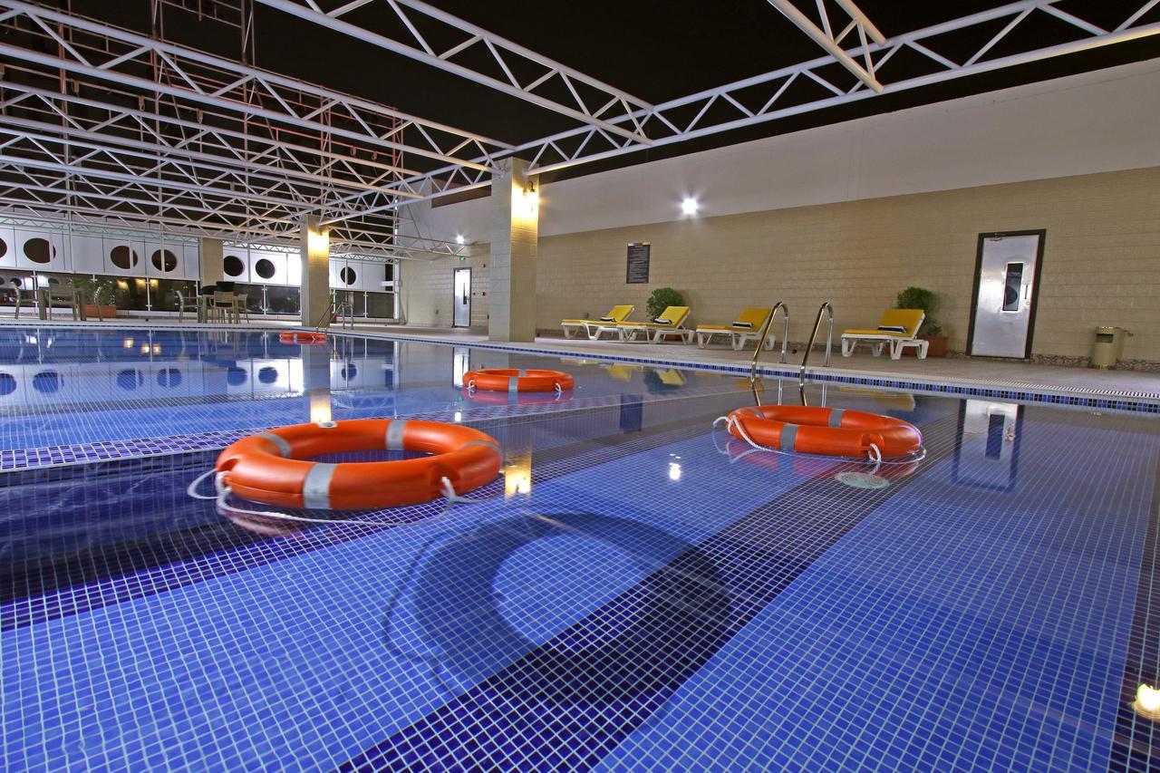 Park Regis Lotus Hotel Manama Exteriör bild