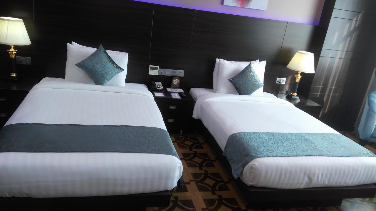 Park Regis Lotus Hotel Manama Exteriör bild